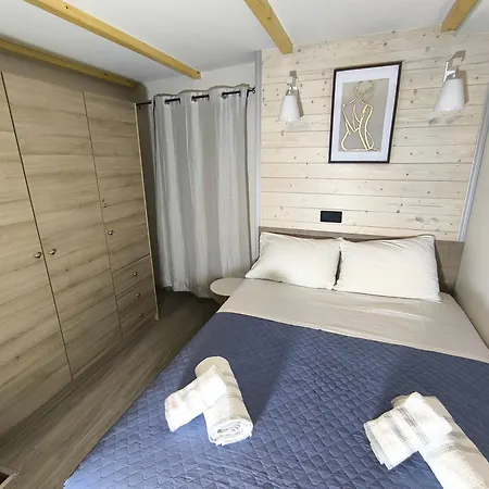 Olimpias Apartment *